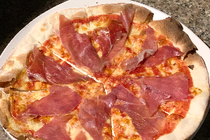 99. Pizza Prosciutto Crudo di Parma