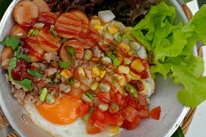ไข่กระทะ Pan Fried Eggs with Toppings