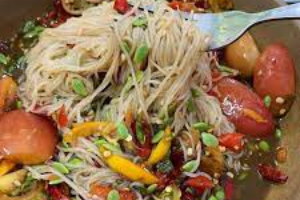 ตำขนมจีน