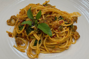 สปาเก็ตตี้หอยลายผัดโหระพา