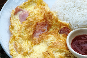 ข้าวไข่เจียวชีสเบค่อน