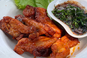 ชิกเก้นริบ น้ำจิ้มแจ่ว