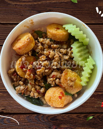 ข้าวกระเพราหมูสับเต้าหู้ไข่