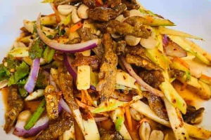 ตำมะม่วง/ปลากรอบ