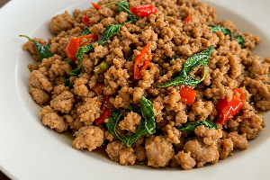 กะเพราหมู(ไก่) (กับข้าว)