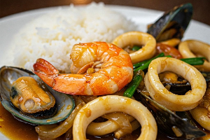 กะเพราทะเลราดข้าว