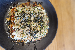 พิชซ่าญ่ปุ่นสไตล์ฮิโรชิม่า