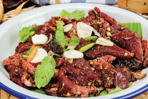 ก้อยเนื้อ   ขม/ไม่ขม