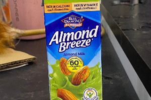 ALMOND Breeze ชาเขียว