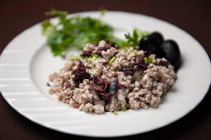 ไก่ผัดหนำเลี้ยบ (Stir-Fried Chicken with Salted Black Olives)