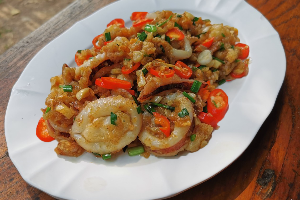 ปลาหมึกผัดไข่เค็ม