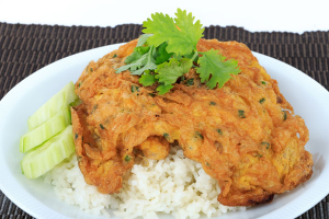 Omelet toped rice-ข้าวไข่เจียว 