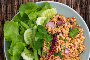 spicy minced salad-ลาบไก่/ลาบเนื้อ