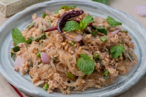 ลาบวุ่นเส้นหมูสับ