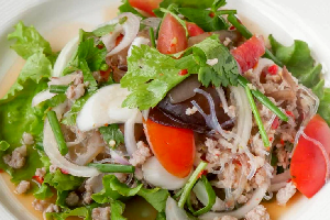 ยำวุ่นเส้นหมูสับ