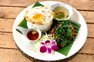 ข้าว/หมูผัดพริกคั่ว (Rice/Stir-Fried Pork with Roasted chili)