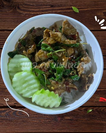 ข้าวกะเพราเนื้อชิ้น