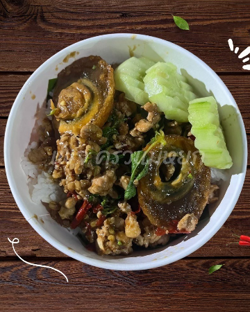 ข้าวกะเพราไข่เยี่ยวม้า