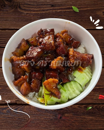 ข้าวพริกเผาหมูกรอบ