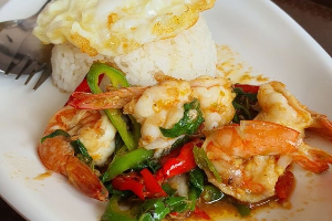 ข้าวกระเพรากุ้ง