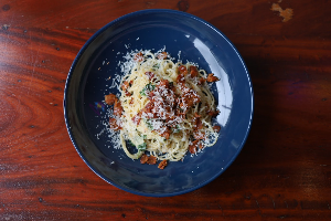 สปาเกตตี้เบค่อนพริกแห้ง