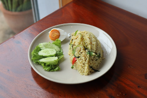 ข้าวผัดแกงเขียวหวานปลาสลิด