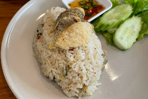 ข้าวผัดปลาสลิด