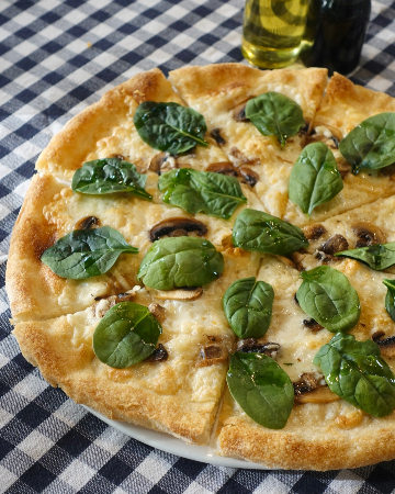 White vegetarian pizza