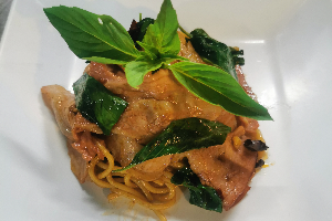 สปาเก็ตตี้เบคอนผัดพริกแห้ง