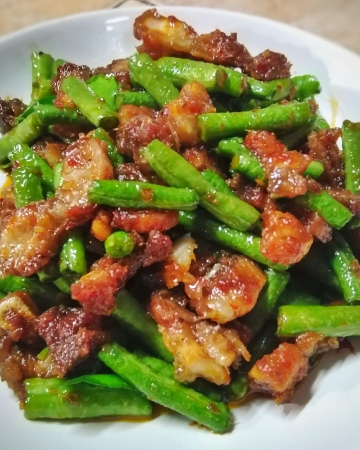 ถั่วฝักยาวผัดพริกแกงหมู สามชั้น