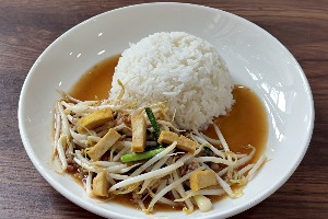 ผัดถั่วงอกเต้าหู้หมูสับ