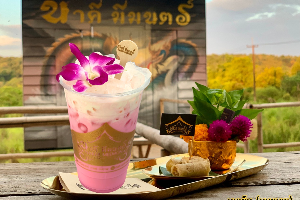 นมเย็น (Iced Milk with Cider Syrup)