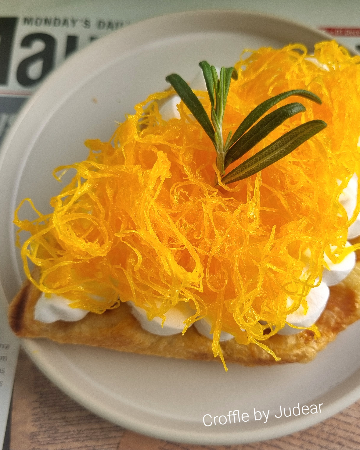 ครอฟเฟิล วิปครีม+ฝอยทอง