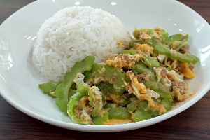 มะระผัดไข่