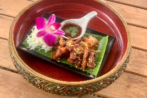 หมูแดดเดียวทอด (Fried sun-dried pork)
