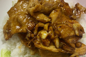 ข้าวหมูกระเทียม