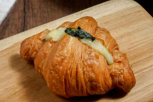 A.11 Spinach Croissant