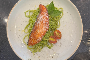 ริกาโตนี่เพสโต้ปลาแซลมอล