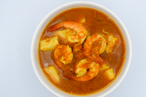 แกงส้มยอดมะพร้าว กุ้ง