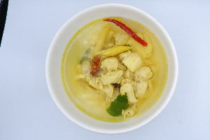 ไก่ต้มขมิ้น