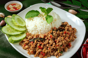 ข้าวผัดกะเพราหมูสับ