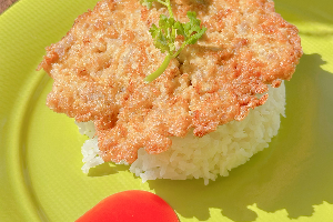 ข้าวไข่เจียวหมูสับ / Rice on top by eggs fried with minced pork 