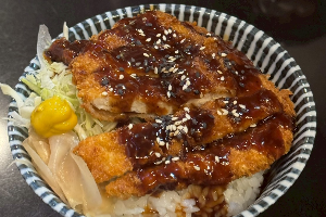 ข้าวหน้าหมูทอดทงคัตสึ Tonkatsu Pork Donburi