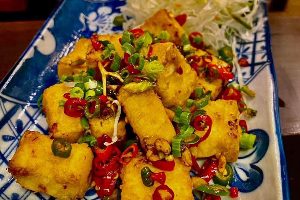 เต้าหู้ญี่ปุ่นทอดผัดพริกเกลือ Stir-fried Fried Tofu w/ Chili & Salt