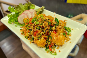 คางกุ้งทอดผัดพริกเกลือ Stir-fried Fried Shrimp Antenna w/ Chili & Salt