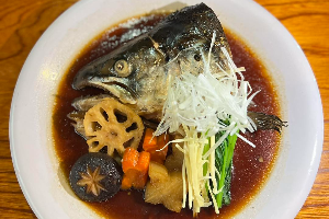 หัวปลาแซลมอนต้มซีอิ๊วญี่ปุ่น Salmon Head Simmered in Soy Sauce (Kama Nitsuke)