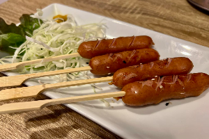 ไส้กรอกอาราบิกิย่าง (4ไม้) Grilled Arabiki Sausage (4 skewers)