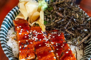 ข้าวหน้าปลาไหลอูนางิ Unagi Donburi (Grilled Eel Rice Bowl)