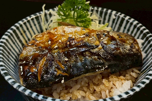 ข้าวหน้าปลาซาบะย่าง (เทอริยากิ / ย่างเกลือ) Grilled Saba Donburi (Teriyaki / Salt Grilled)