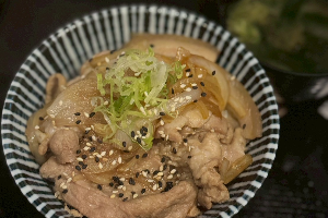 ข้าวหน้าหมูญี่ปุ่น (บูตะด้ง) Butadon (Japanese Pork Rice Bowl)